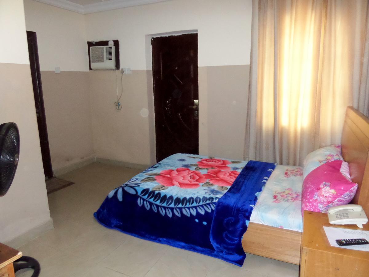 Wonder King Hotel Lagos Room photo